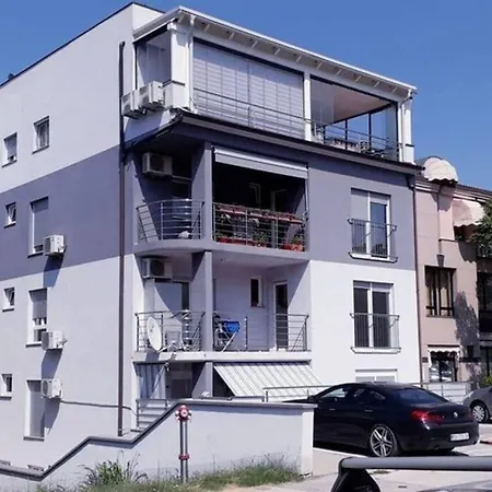 Apartman Franko - Uz Parking Pula Exterior photo