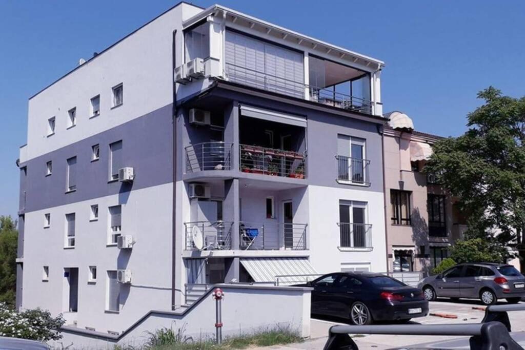 Franko - Uz Parking Apartment *