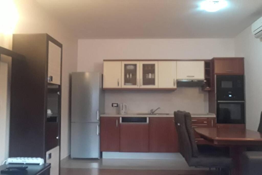 Franko - Uz Parking Apartment *