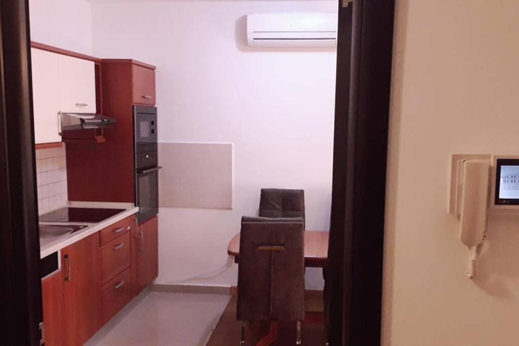 Franko - Uz Parking Apartment